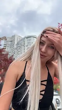 KikiWatson - Show boobs in public 😍🔞