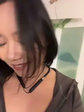 Eliza-E - 全裸5分钟