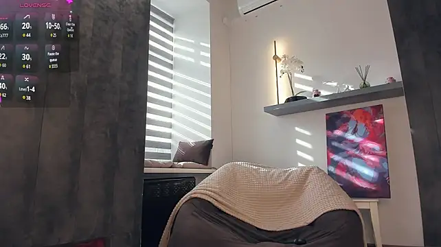 AntonettaTarring - spank my cute ass for 2 minutes
