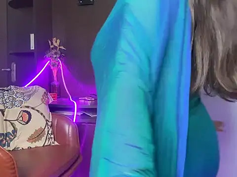 Sexy_Evelynn - PUT CHOCO ON TITS ND KITTY