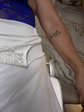 Misevie - style doggy + 1 finger in pussy