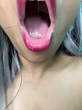 Little_hot_angle - Full face in front of you all