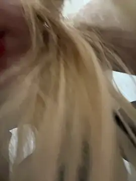 Michelle_lovique - RIDE ON THIS DILDO OUT OF CABIN!!!