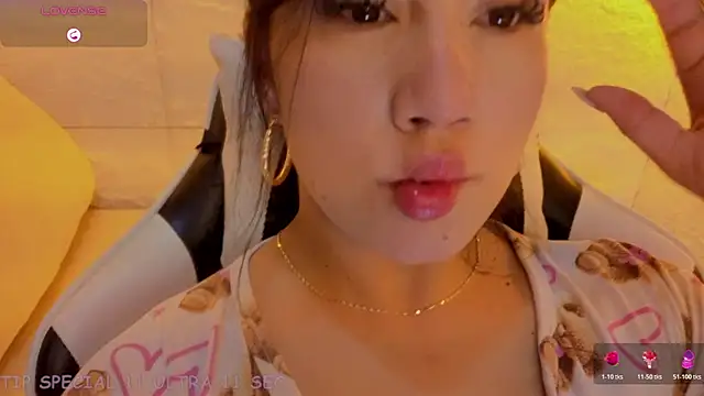 Violetta_jhonson_a - Oil tits + pinching nipples!