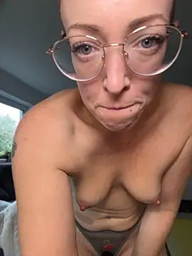 Lea-Kirsch - SHOW PUSSY 😈😺 LT get 2 min TC