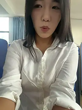 Lucy2027 - 酥胸放桌面上电动乳夹