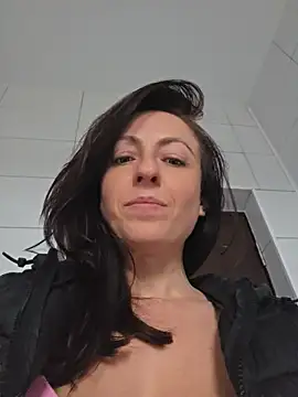 Risky_woman - FRONT STRANGERS .NAKED SQUIRT win whatsp