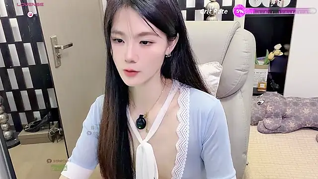 Yueyue-MM - 狗狗侧趴半脱内裤把PP打成粉红色 20下