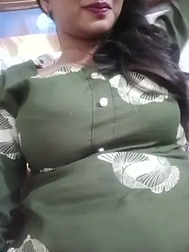 Avii5 - Showing boobs