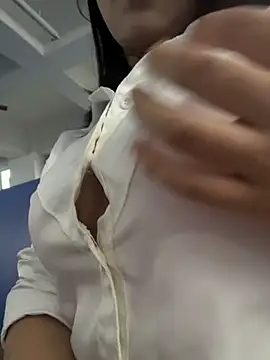 Lucy2027 - 酥胸放桌面上电动乳夹