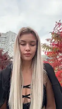 KikiWatson - Show boobs in public 😍🔞