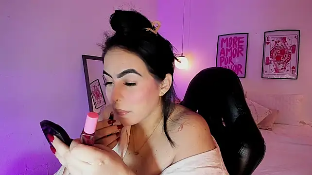 Camilaa7 - masturbates that delicious pussy