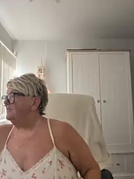 Bridget-valentine - oil ass