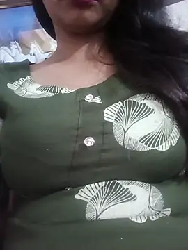 Avii5 - Showing boobs