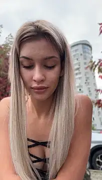 KikiWatson - Show boobs in public 😍🔞