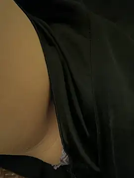 Hara_lusia83 - The girl is sexy, big, and seductive.