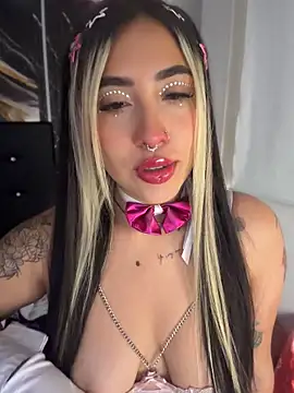 ManuelaVeeleez - My friend suck boobs