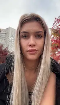 KikiWatson - Show boobs in public 😍🔞