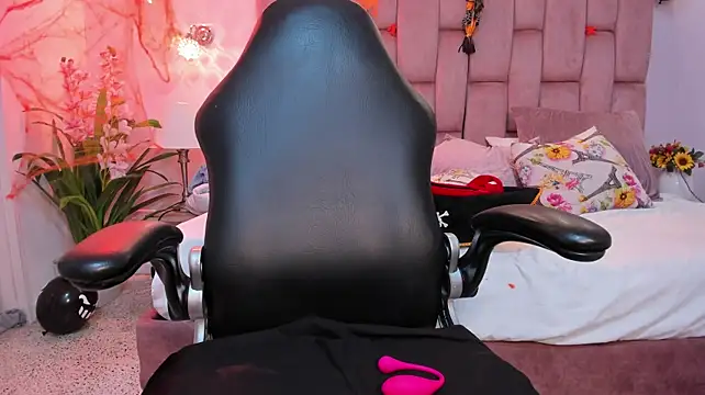Tatianacrow - Naughty Pirate Boobs Show and bounce