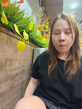 SlavicCandy - pinch nipples in public city mall