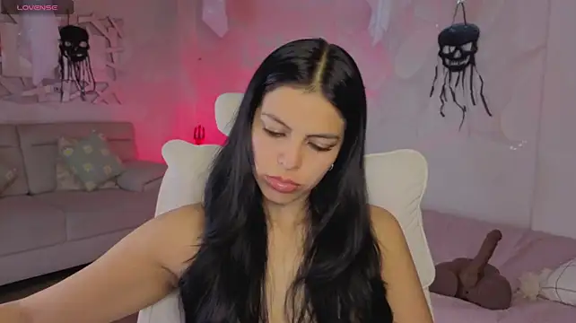 Eliie_Ruizz - Tweerking in your face with a naked ass