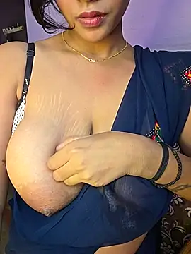 Curvy_BabyGirl - First Day, First Show!
