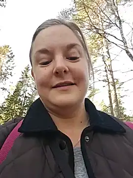 SwedishJennifer - Finger pussy in the woods