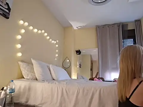 Solo_Viana - Naked Masturbation dildos. Tickes Show
