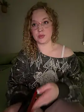 EmmieRae - Keep my pussy nice and wetttttt 🥵💦😈🥰