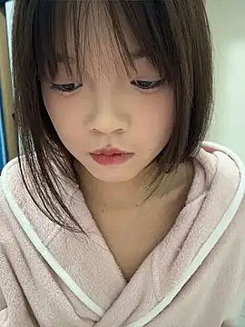 Youbaby-Love - 今天有家人不敢玩小粉脱上衣2f z