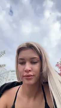 KikiWatson - Show naked ass in public 😍🔞