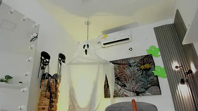Daviana_hills - ride torso