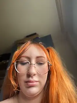 DaddysLittleSlutfox - show boobs at window