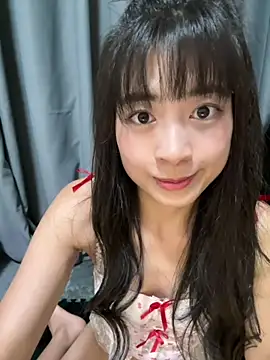 Yiyiya520 - 练习舔棒棒