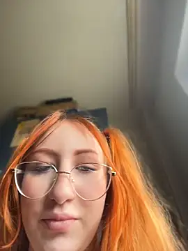 DaddysLittleSlutfox - show boobs at window