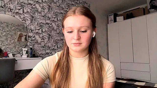 LisFris - Show sexy belly