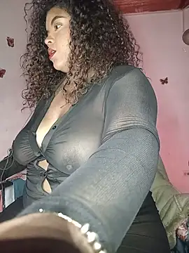 SharomRaw - fingers in pussy and getting wet