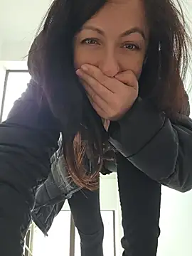 Risky_woman - FRONT STRANGERS .NAKED SQUIRT win whatsp