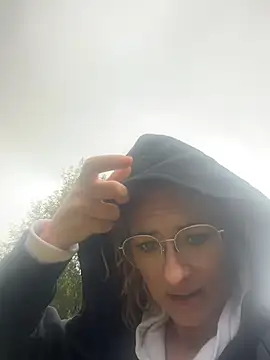Miss__Nikita - Play with my clit