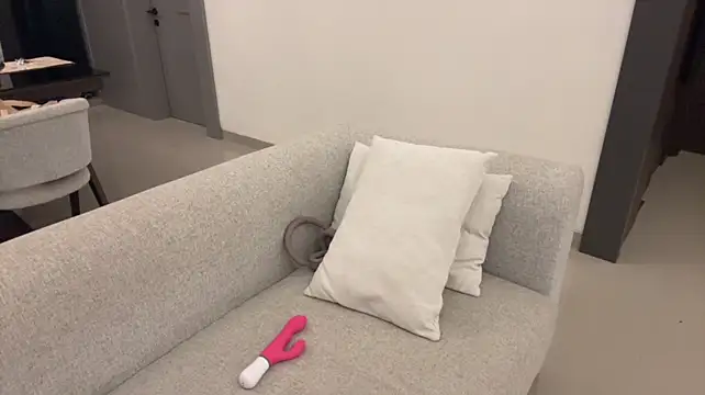 Sarahhh_xxx - Play with tits closeup