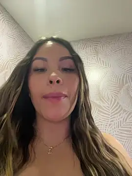Sexyyykloee - tits out + very sloppy deep throat
