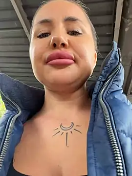 Beautydiamond - Show ashole in doggy in station train