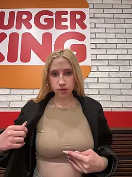 Michelle_lovique - Make me moan in Burger king!!