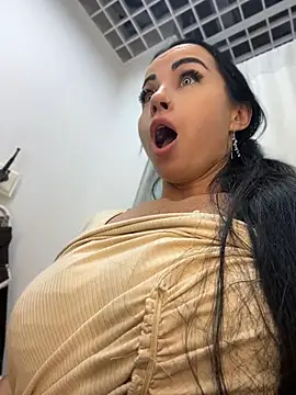CrazzyChicks - Squirt public💦Last tip-control 188s+vid