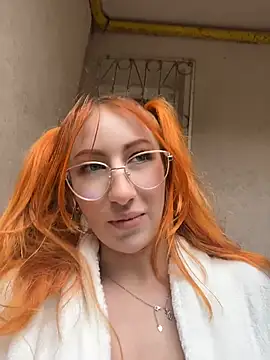 DaddysLittleSlutfox - show boobs at window