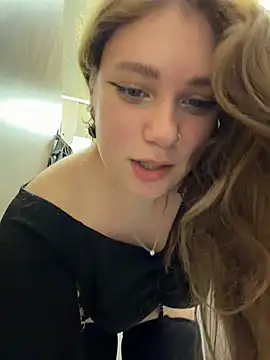Lucy-joy - 1 FINGER IN HUNGRY PUSSY