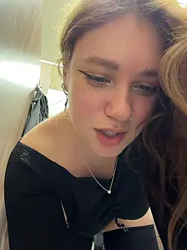 Lucy-joy - 1 FINGER IN HUNGRY PUSSY