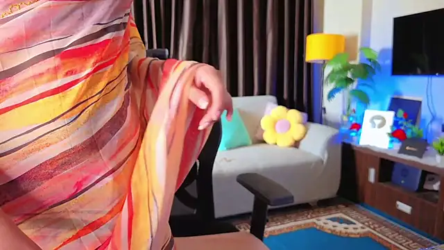 WOw_Nisha- - were biikni and tease me dime light