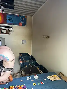 DaddysLittleSlutfox - show boobs at window