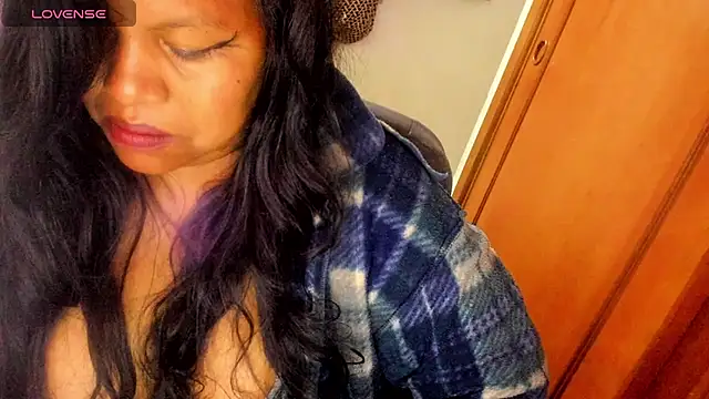 Ebonycamelia - we squirt a lot